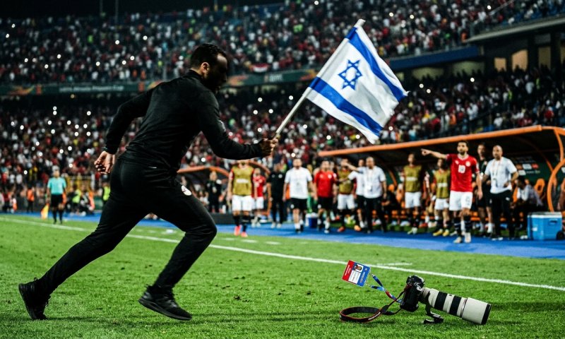טירוף במונדיאל: מאמן מצרים התפרץ לעבר אוהד עם דגל ישראל