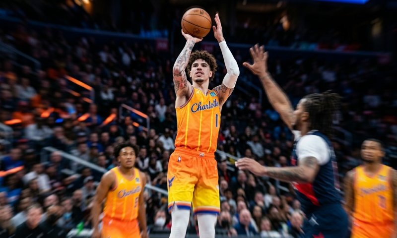 טרייד ענק ב-NBA: לאמלו בול עובר למינסוטה טימברוולבס