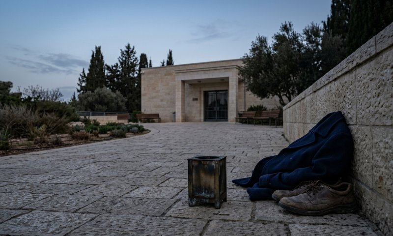 שלוש שנים לטבח: הנשיא הרצוג הדליק נר זיכרון ב-06:29