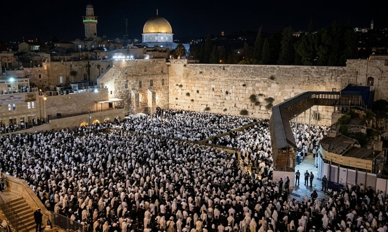 150 אלף בכותל במעמד הסליחות האחרון, נתניהו הגיע תחת אבטחה כבדה