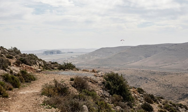 מצנח רחיפה הוטס בניגוד לחוק סמוך לבסיס נבטים
