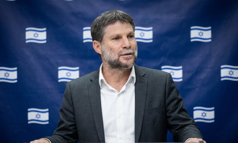 סמוטריץ' דורש: "לגרש את השגריר הבריטי עוד היום"