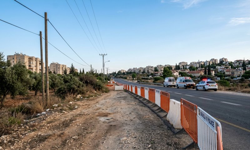 כביש 465 נחסם משני הכיוונים סמוך לנווה צוף