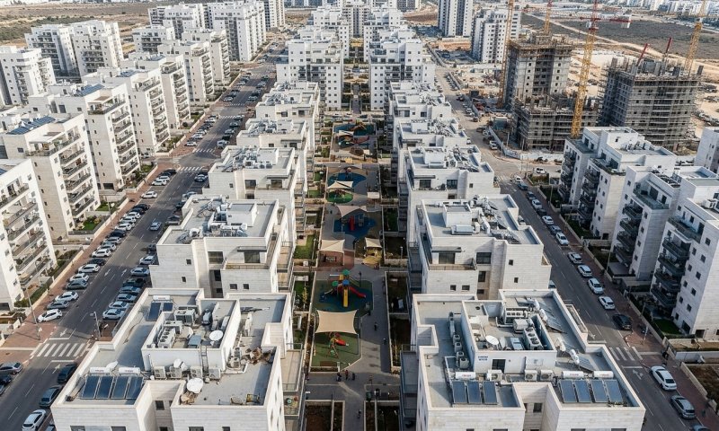 מחירי הדירות רושמים רצף ירידות, אבל השכירות מזנקת