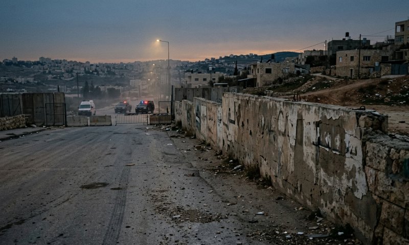 דיווח פלסטיני: מתנחלים הציתו רכבים וריססו כתובות נקמה ליד רמאללה