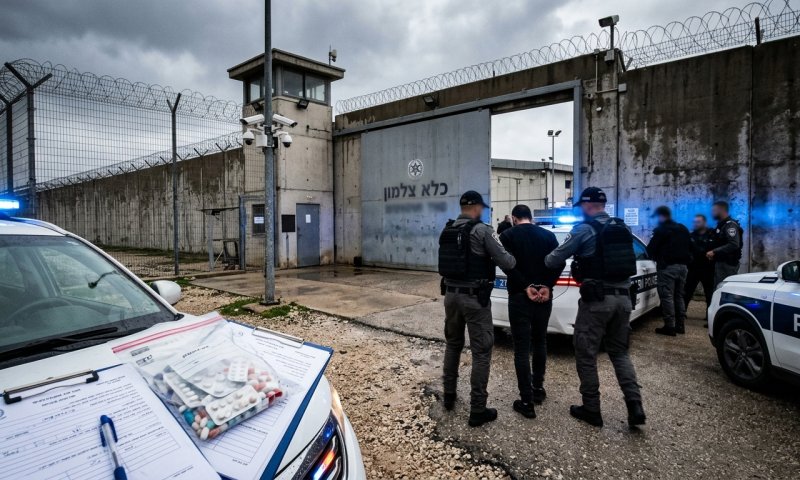 עורכת דין נעצרה: חשודה שניסתה להבריח כדורים לבן זוגה הכלוא