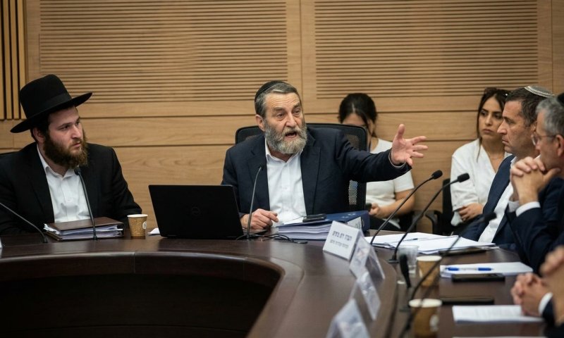 גפני נגד סמוטריץ': "הצרות הכי גדולות - מהכיפות הסרוגות"