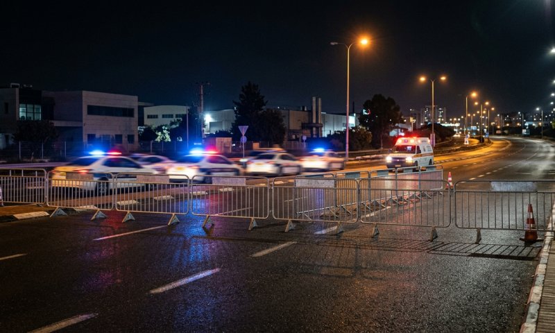 חשוד ניסה להימלט ממעצר בראשון לציון - וגרר שוטרת על רכבו