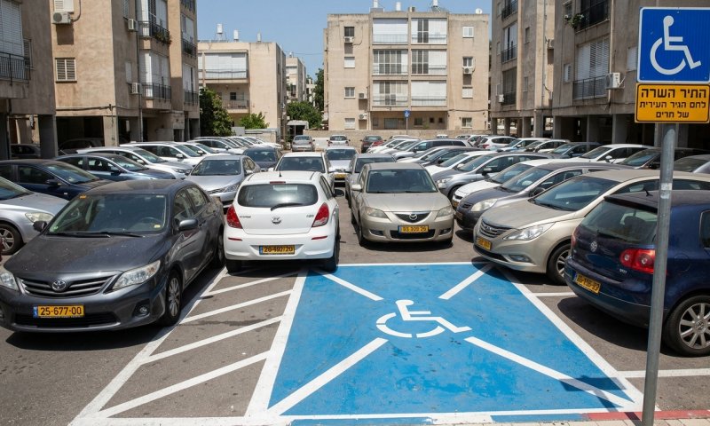 המבקר: ל-17% מהרכבים יש תג נכה, 150 אלף הונפקו במרמה