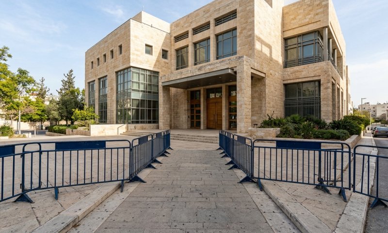 אישום: דר רחוב חטף בן 10 וכלא אותו במקלט בבני ברק