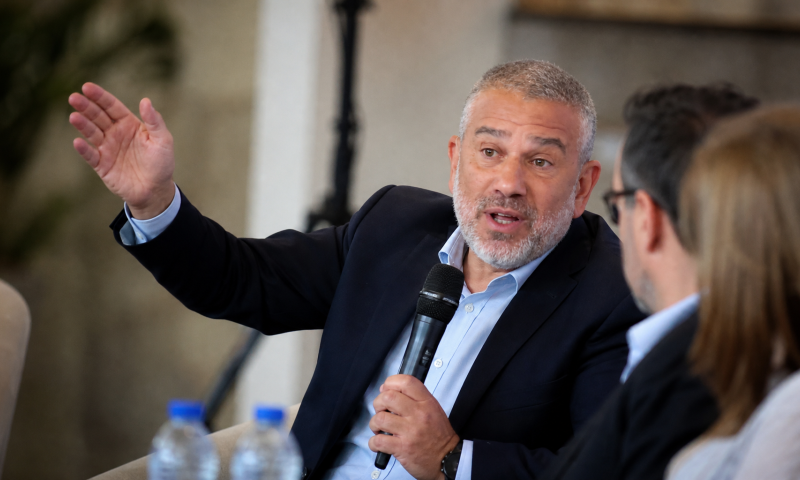 ינון מגל עונה לג'יי די ואנס: "איראן הורידה אתכם על הברכיים"