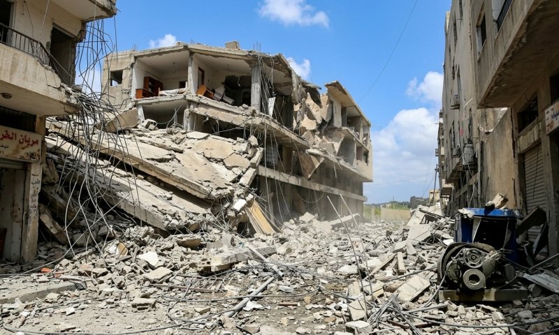חיזבאללה מאיים להפיל את ממשלת לבנון - והחשש מחזרה לאלימות 2008