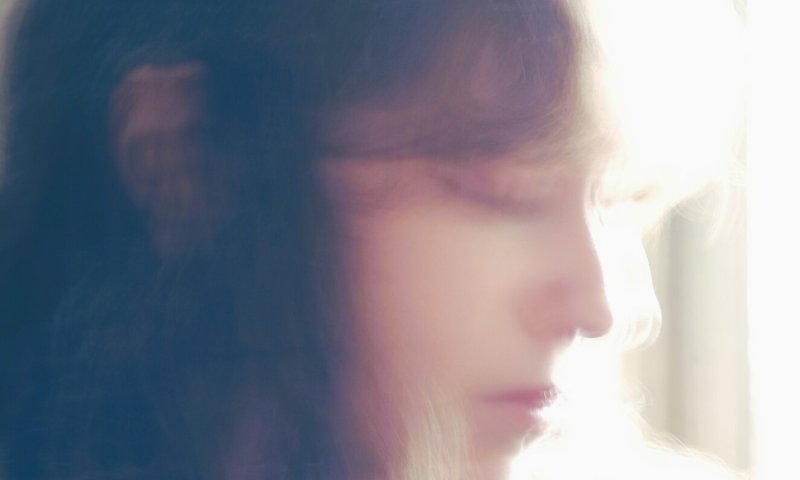 נגה שמואל משיקה את ה-EP הבכורה שלה: "אנושית באותו רגע"