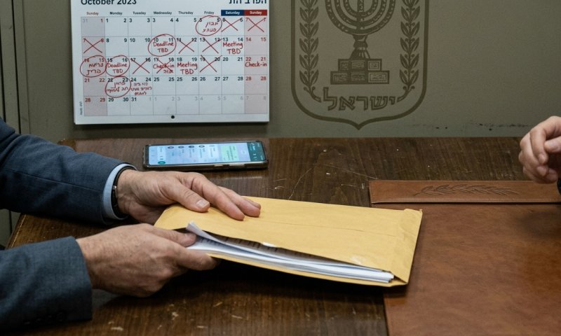 היועץ הבכיר לשעבר של ביידן שובר מיתוסים על עסקת החטופים