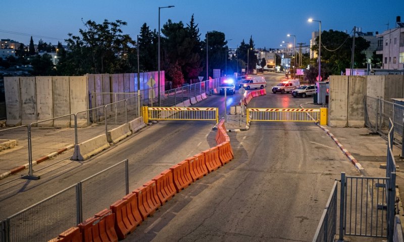 פרצו מחסום בירושלים וניסו להימלט בנסיעה פרועה