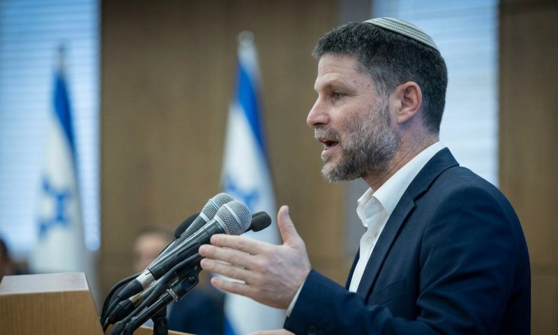סמוטריץ' מודה: "הסרטון באנגלית הרס לי את הביטחון העצמי"