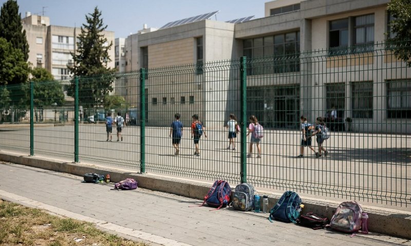 תלמיד תקף חבר בבית הספר בפתח תקווה ופרסם סרטון - ונחקר