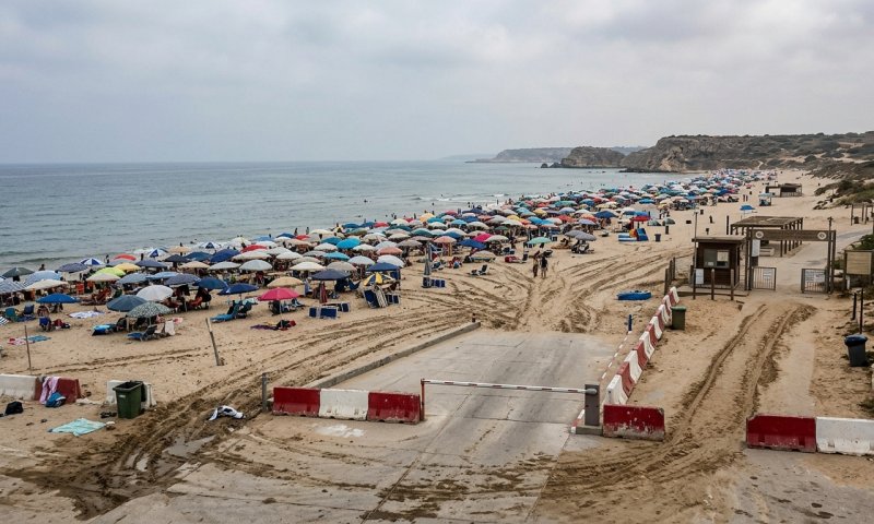 עומס חריג בחופים: חניוני בית ינאי ותל דור נסגרים ונפתחים לסירוגין