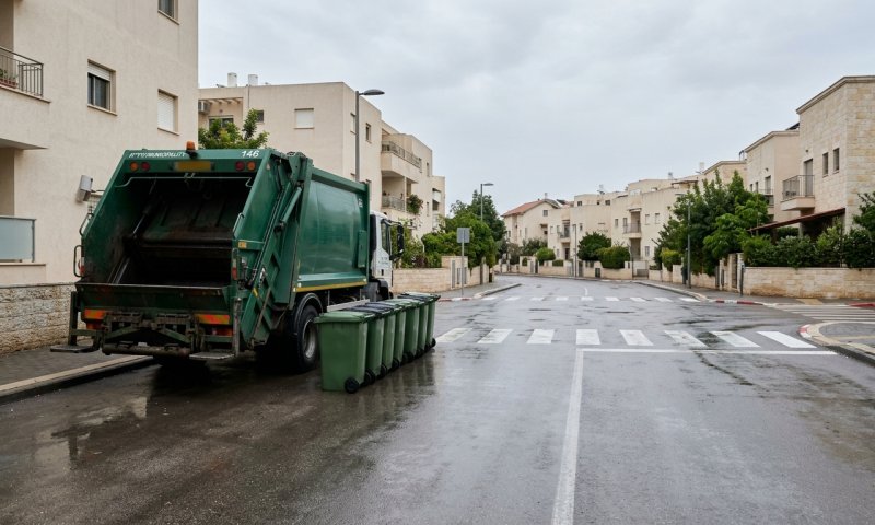 עובד פינוי אשפה בעפולה תקף קשיש שהיה בדרכו לתפילה