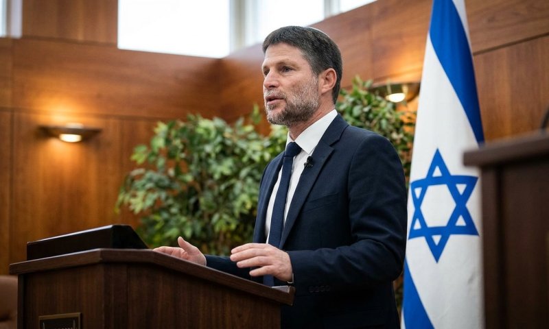 סמוטריץ' לוינטר: "אוותר עבורך על תפקיד שר במשרד הביטחון, רק תפרוש"