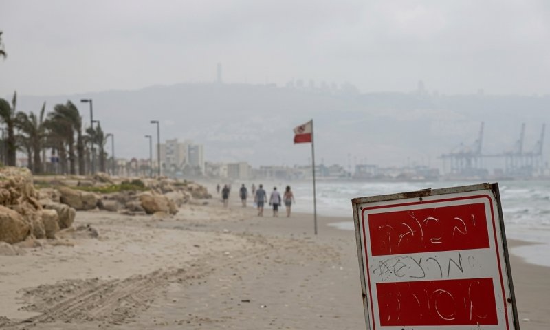 בעקבות הזרמת שפכים: חמישה חופים בחיפה נסגרו לרחצה