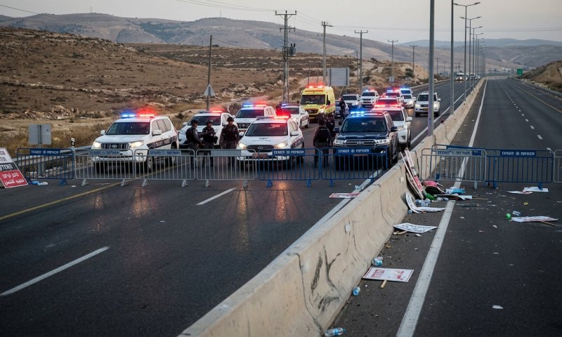 נהגים שלפו נשק על מפגינים חרדים בכביש 1 - ונעצרו
