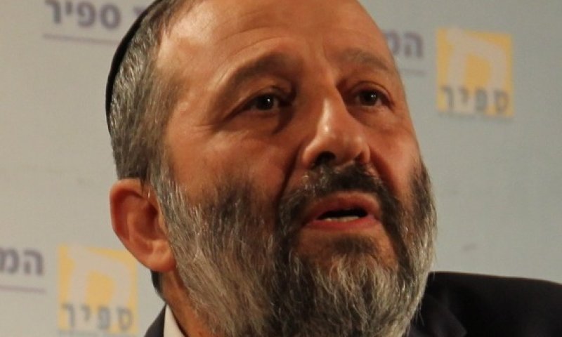 מצור לילי על ישיבה בזכרון יעקב: המשטרה עצרה תלמידים, דרעי התערב