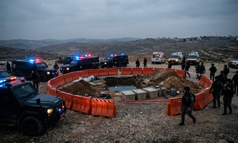 מג"ב חשף מצבור נשק ומטענים בקרקעית בור מים ליד ירושלים
