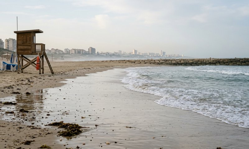 שלושה טבעו באשקלון: אחד במצב קשה, חיפושים אחר נעדר