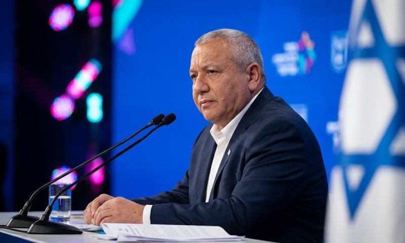 איזנקוט תוקף את נתניהו: "עדיף שיסיים את המשפט, יהיה לו הרבה זמן"