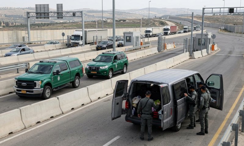 מג"ב סיכל שני ניסיונות הברחה במעבר עופר: 8 נעצרו
