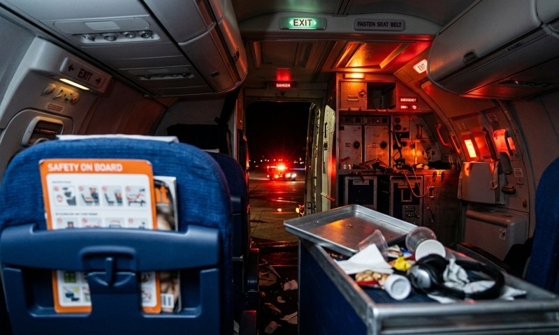 נוסעי טיסה נחתו בנס בסעודיה ופרצו בשיר של הודיה