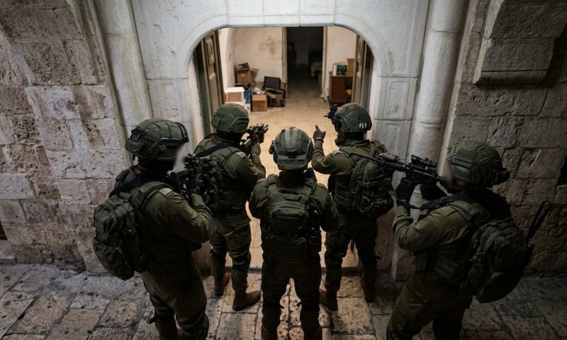 פיגוע דקירה בכפר סילוואד: שני לוחמי צה"ל נפצעו, מחבל אחד חוסל