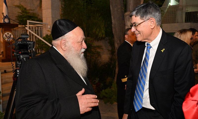 השר גולדקנופף מקדם הורדת מע"מ: האוצר מזהיר מבור של מיליארדים