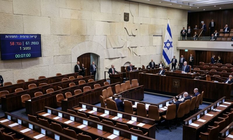 בנט בפתיחת הכנסת תוקף את נתניהו: "זה נגמר. שחרר"