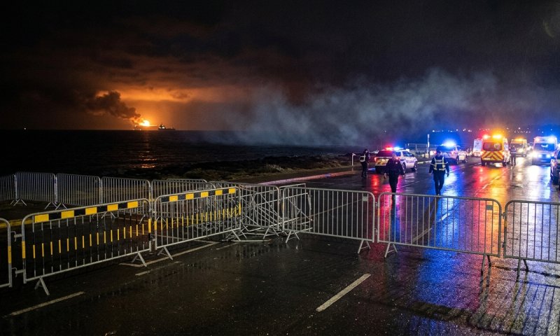 דיווח: ארה"ב תקפה מטרות באיראן בתגובה לפגיעה בספינה קטארית
