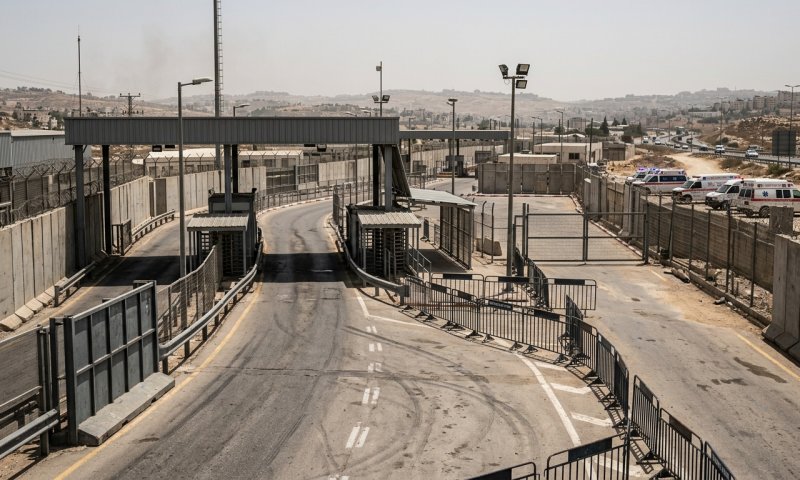 סוכל פיגוע דקירה במחסום קלנדיה: מחבלת שלפה סכין ונורתה
