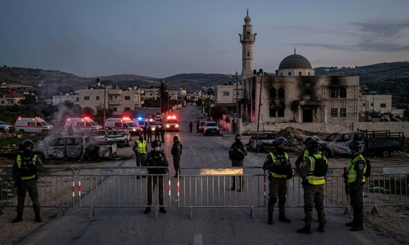 פורעים יהודים הציתו מסגד ורכבים בכפר פלסטיני ליד רמאללה