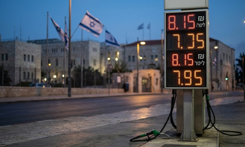כותרת: מחיר הדלק בדרך לזינוק: שוב מעל 8 שקלים לליטר