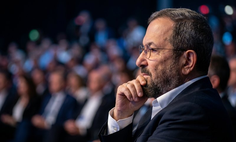 ברק: נתניהו עלול לפתוח מלחמה עם איראן כדי לדחות את הבחירות