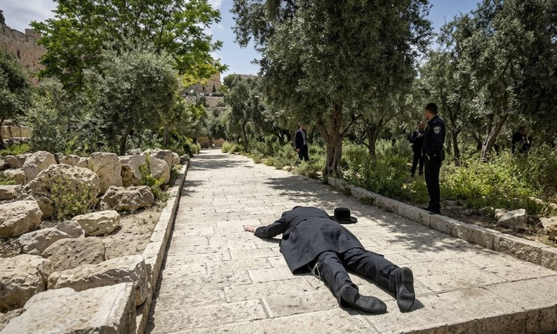 הרב הראשי בר פסק: עלייה להר הבית והשתחוויה בו - "איסור חמור בתכלית"
