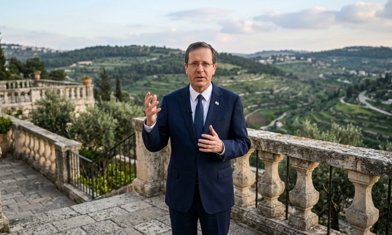 הרצוג לנשיא לבנון בערבית: "השתחררו מחיזבאללה ואיראן"