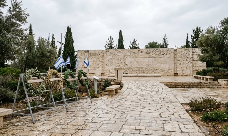 למרות ניתוק היחסים: שורד השבי בוחבוט פגש את שר החוץ של קולומביה