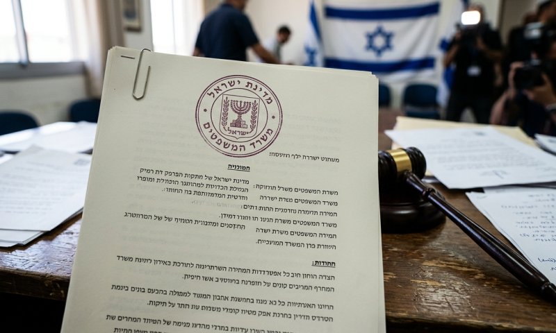 מזכיר הממשלה מזהיר: "מעצרי תלמידי הישיבות יובילו למלחמת אחים"