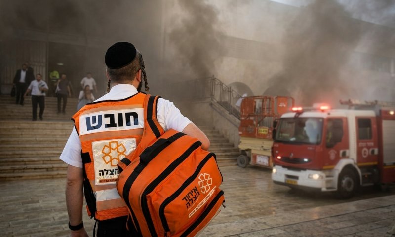 שריפה בישיבה בבני ברק: תלמידים פונו, ילד נפגע קל