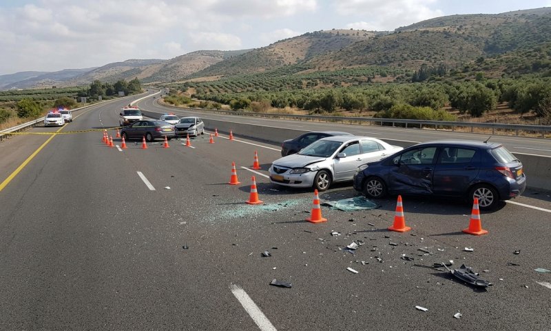16 פצועים, בהם ילדים, בשתי תאונות שרשרת נפרדות