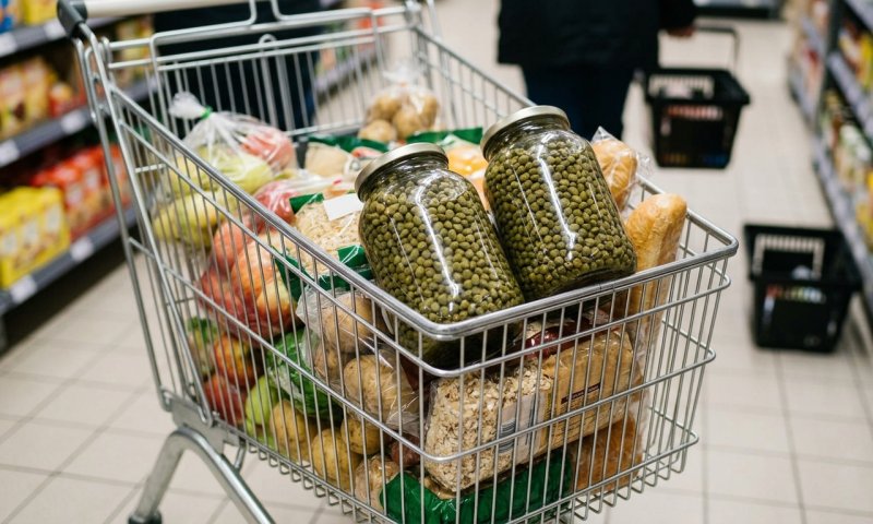 התעלומה בסופר: מה עושים עם שתי צנצנות ענק של צלפים?