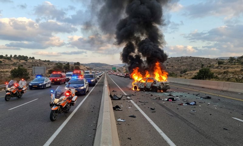 חשד לחיסול באיילון: גבר נהרג בפיצוץ רכב סמוך למחלף חולון
