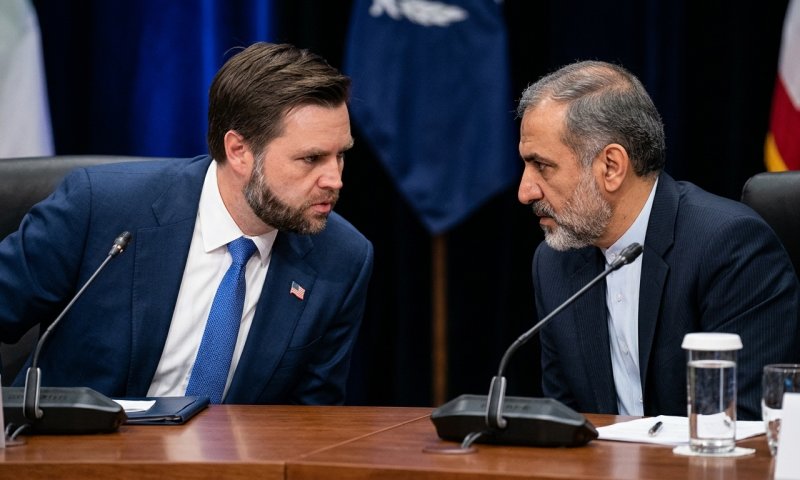 איראן נערכת ל"מלחמת התשה" מול איום תקיפה אמריקני