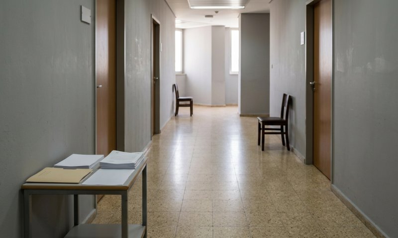 אישום: אם פגעה מינית בבנותיה ובתינוקות כדי לרצות את בן זוגה
